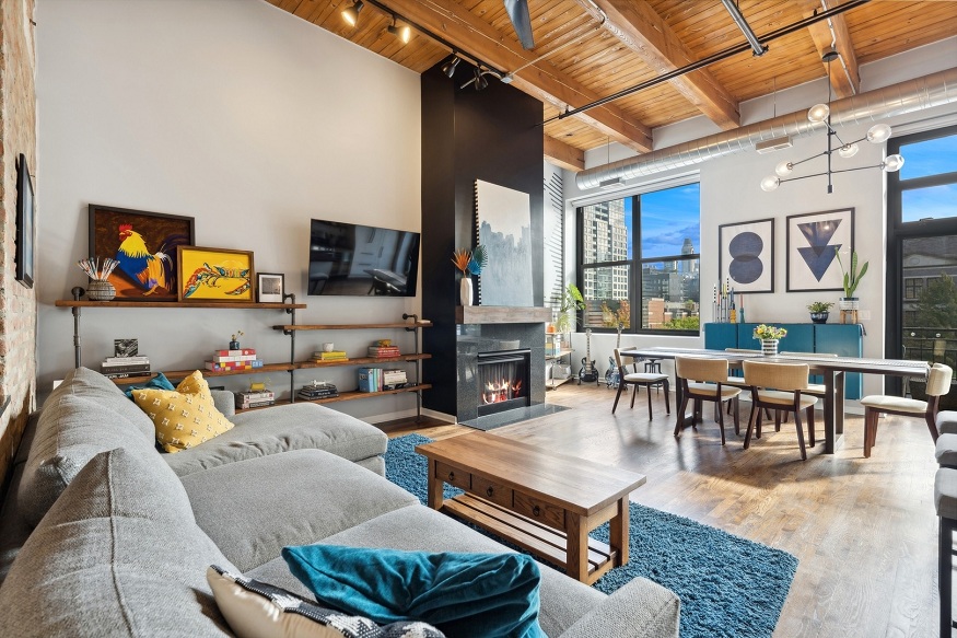 What are the Pros and Cons of Buying a House in Lincoln Park, Chicago?